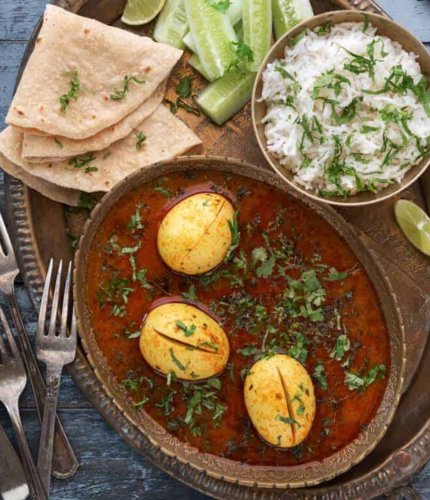 Egg Curry With 2 Rumali Roti